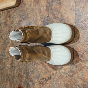 Womens size 9 Sperry brand rubber and suede boots.